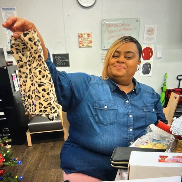 PLEASE, FOLLOW @SCENT_UNLEASHED TO BE NOTIFIED WHEN I HOST MY NEXT CANDLE SHOW! - Picture 7 of 14